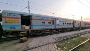 दस साल में रेलवे ने केवल 5 लाख नौकरी दी, रेल मंत्री ने लोकसभा में दी जानकारी