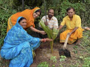 ग्राम कुकरा के सत्यम वाटिका में किया गया पौधरोपण, दिया पर्यावरण संरक्षण का संदेश