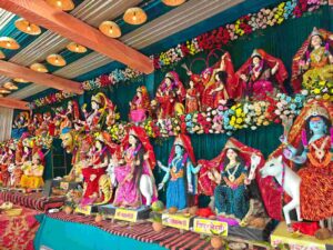 आरंग के कॉलेज चौक में विराजीं माँ दुर्गा के 21 अलौकिक रूप, गूंज रहा माता का जयकारा; उमड़ी भक्तों की भारी भीड़